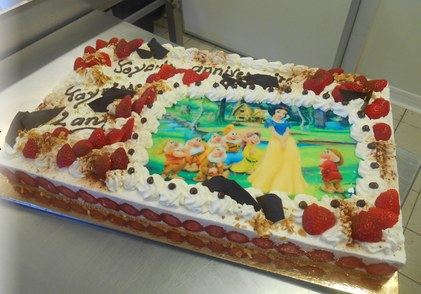 Fraisier 20 24 parts avec photo blanche neige et les 7 nains