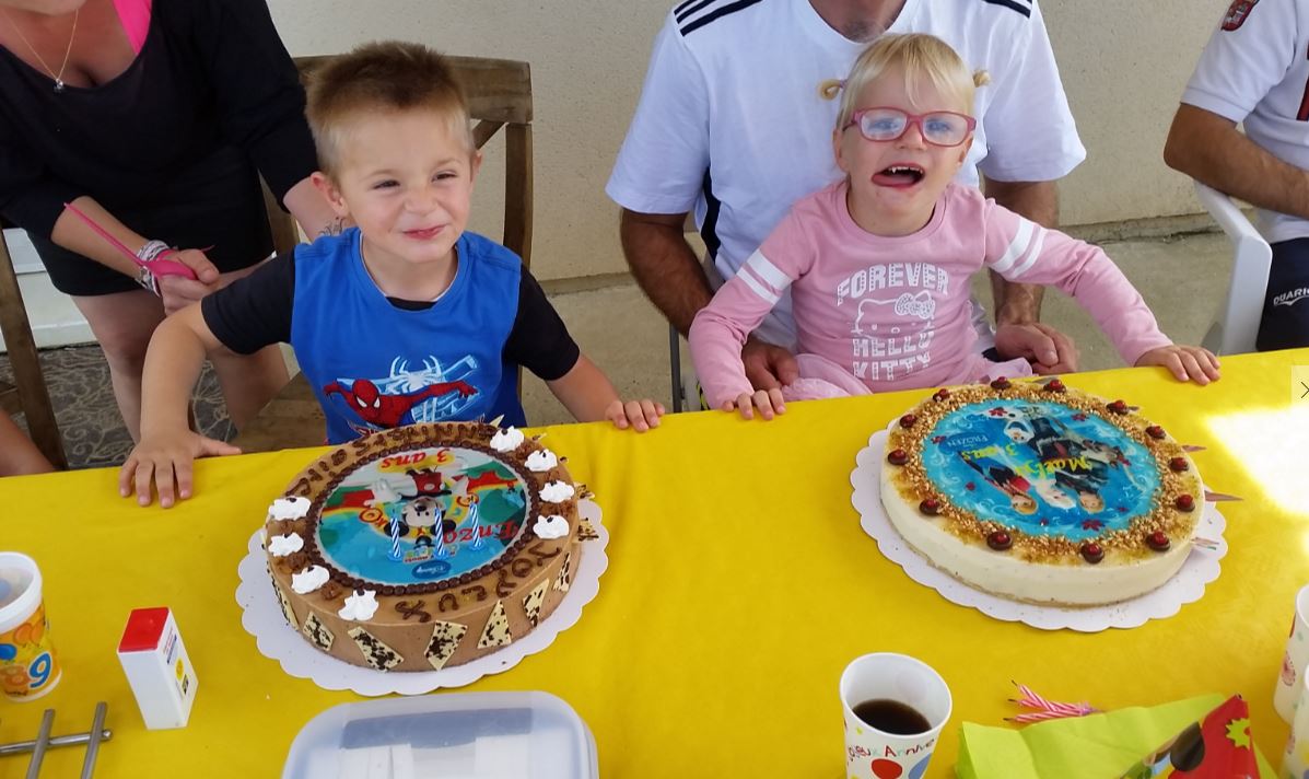 la Joie des enfants avec de bons gâteaux des Douceurs de Daniel !