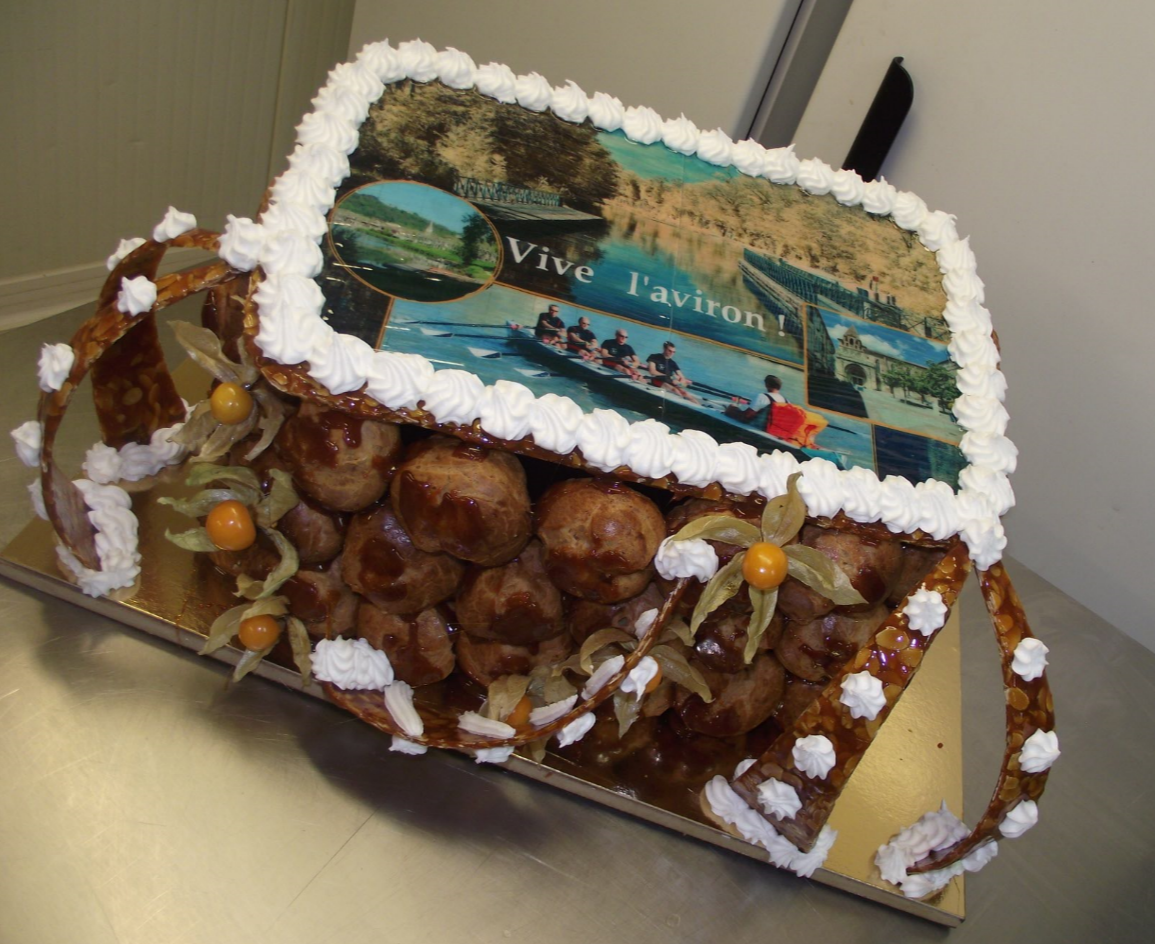 pièce montée choux et nougatine avec photo sur l'aviron à Moissac