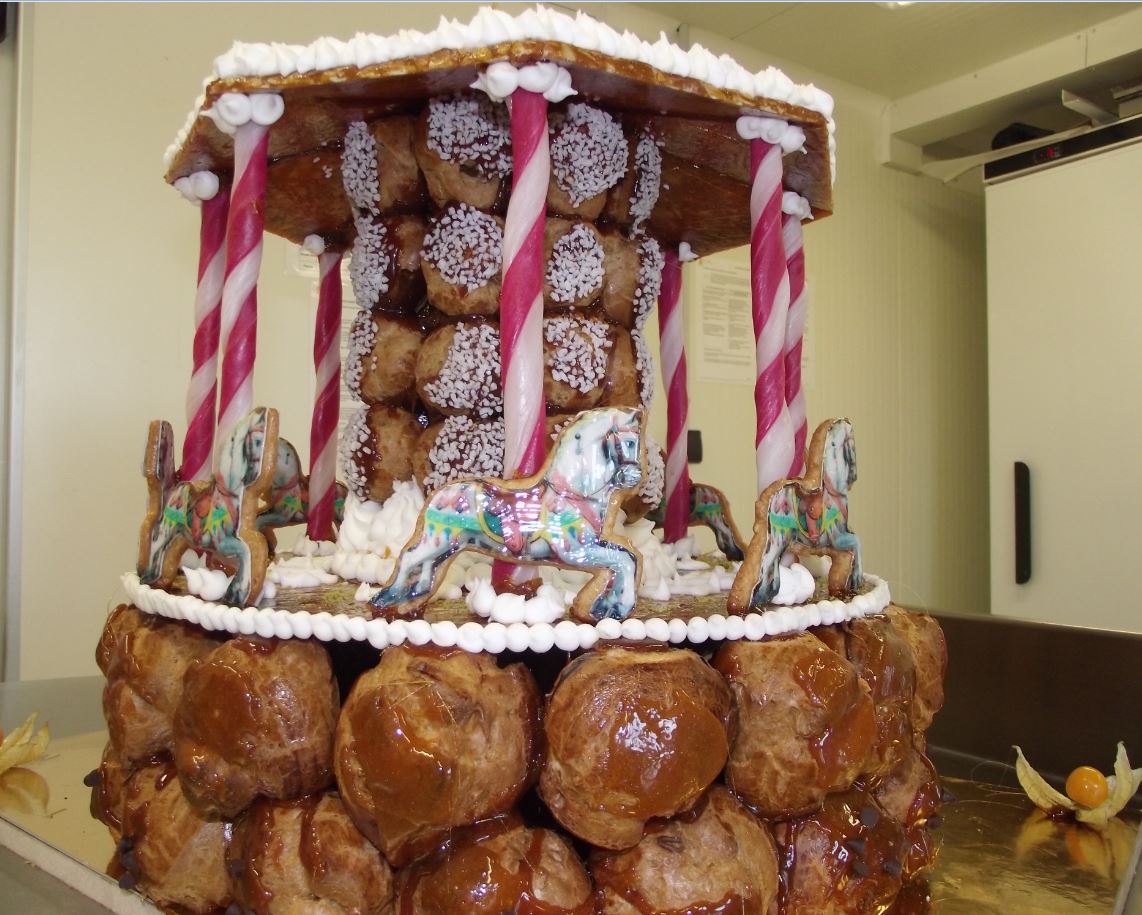 piece-montee-choux-et-nougatine-le-carrousel