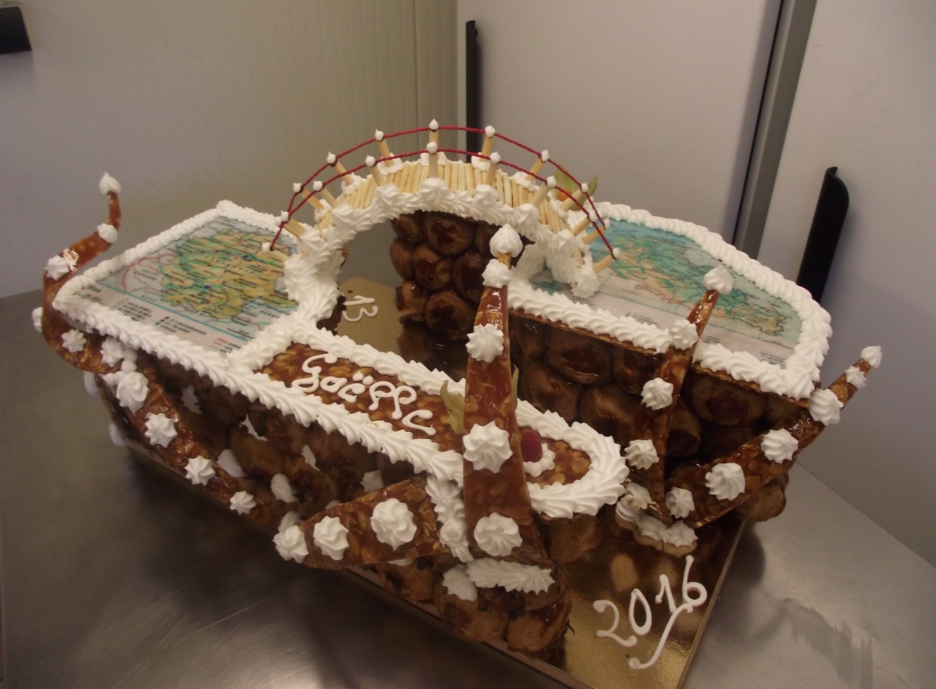 pièce montée choux et nougatine thème Tarn et Nord Pas de Calais