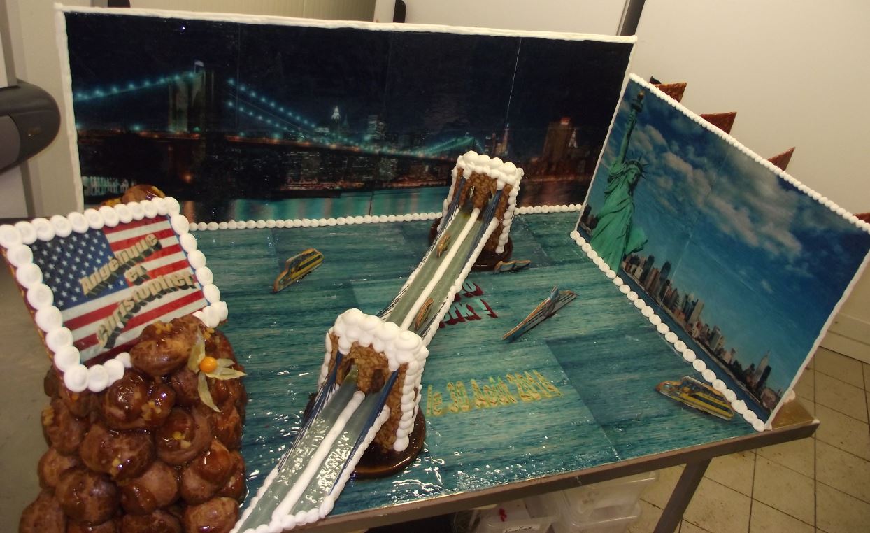 pièce montée choux thème pont de Brooklyn ( 1.20m x 0.80 m )