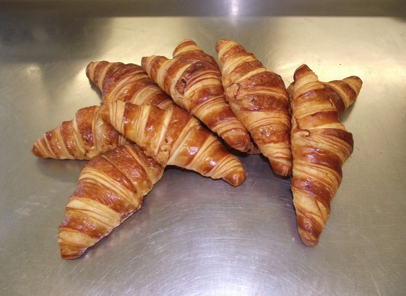 un lot de 10 croissants tout tendres en fondants